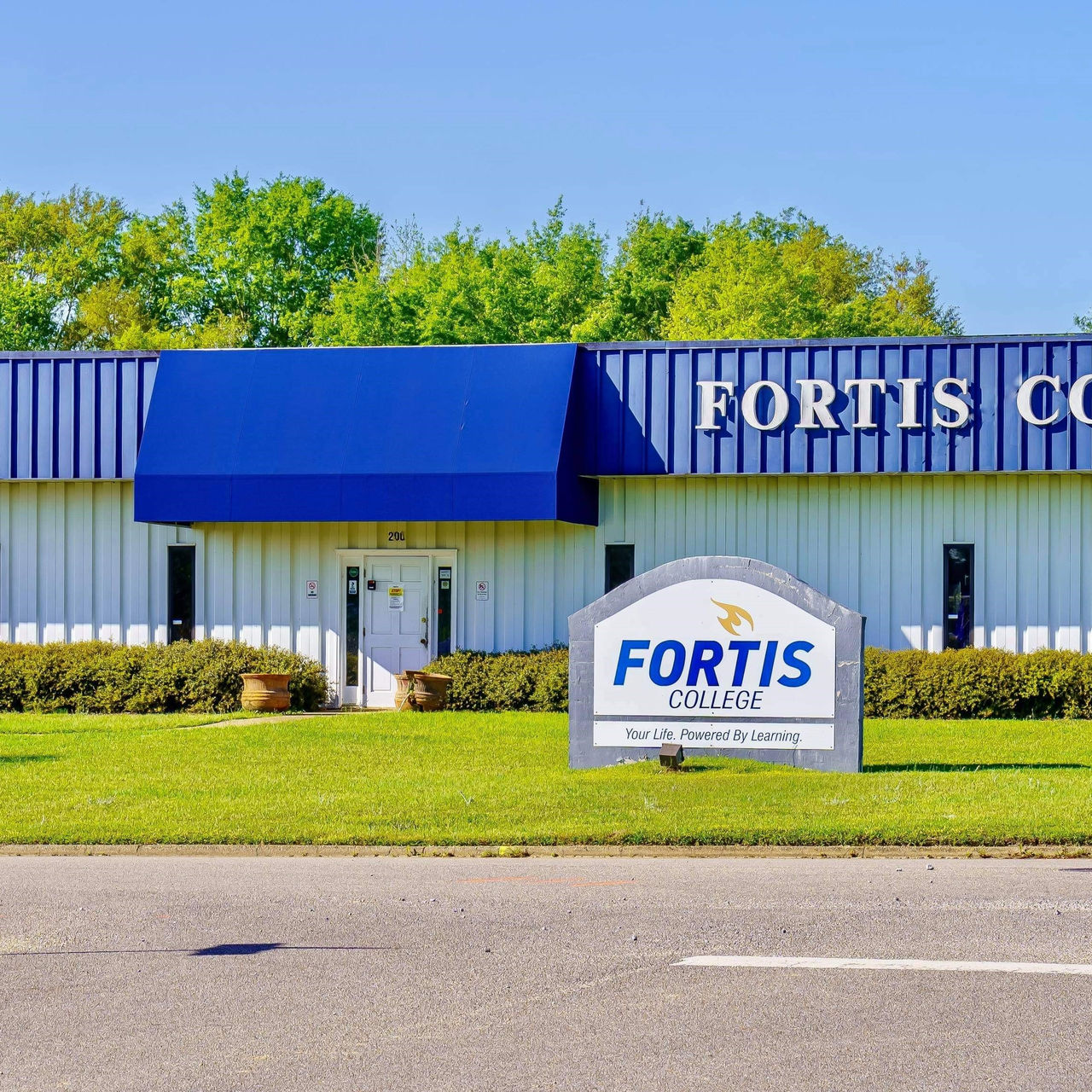 Fortis College building with signage